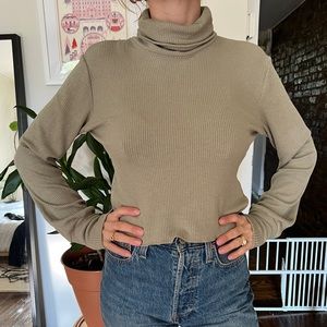 Wilfred - sage cream crop turtle neck